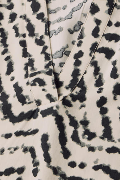 Multikleurig blouse met korte mouwen van STREET ONE met zwarte gespikkelde print en V-hals.