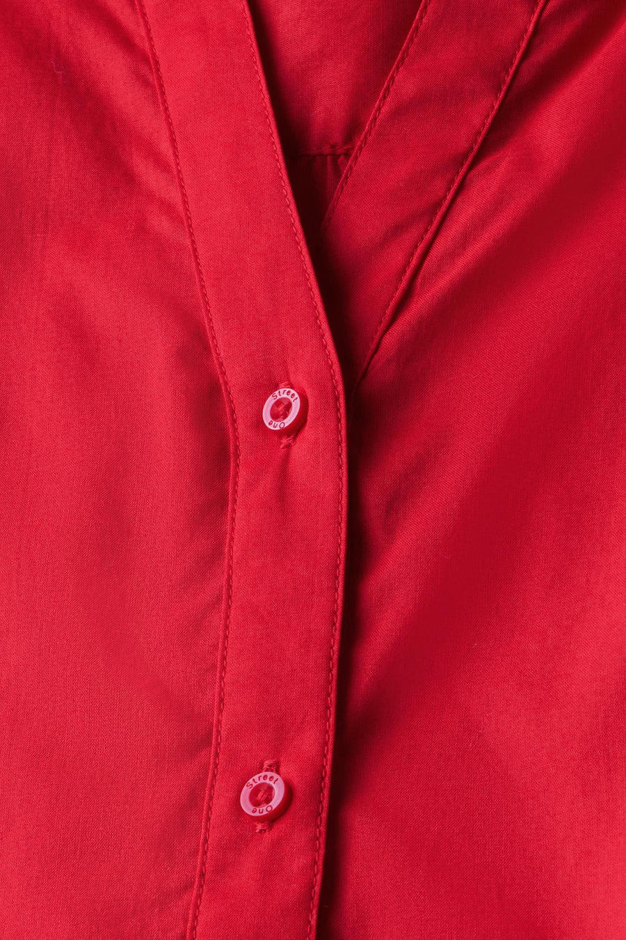 Rood overhemd met lange mouwen van Street One, met knoopsluiting en decoratieve knopen.