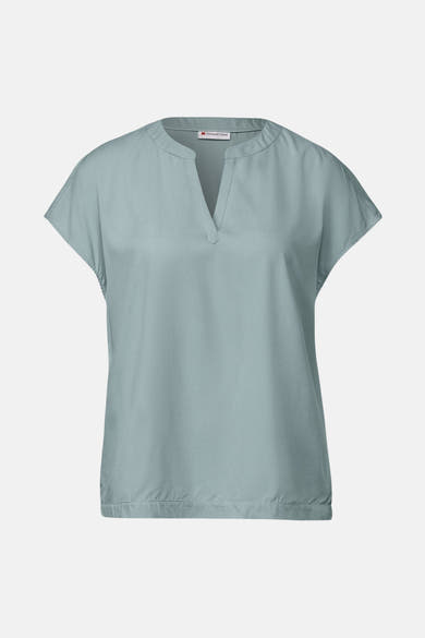 Blouse bleu clair à manches courtes de STREET ONE, avec un col en V et ourlet élastique.