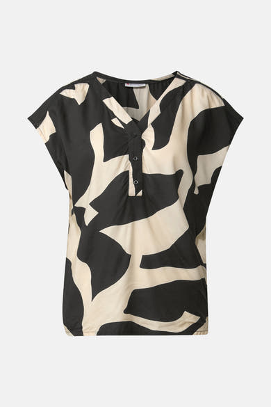 Chemisier à manches courtes multicolore de STREET ONE avec motif abstrait noir et beige, col en V et patte de boutonnage.