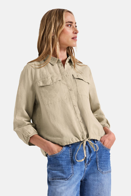Beige blouse met lange mouwen van STREET ONE, met klepzakken en knoopsluiting.