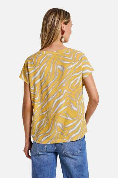 Multikleurig overhemd met korte mouwen van Street One met zebraprint, gedragen met een spijkerbroek.
