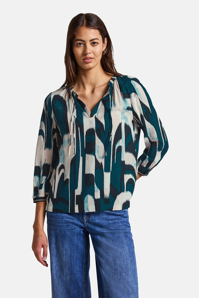 Multikleurig overhemd met lange mouwen van Street One, met een abstract patroon, gedragen met een blauwe jeans.