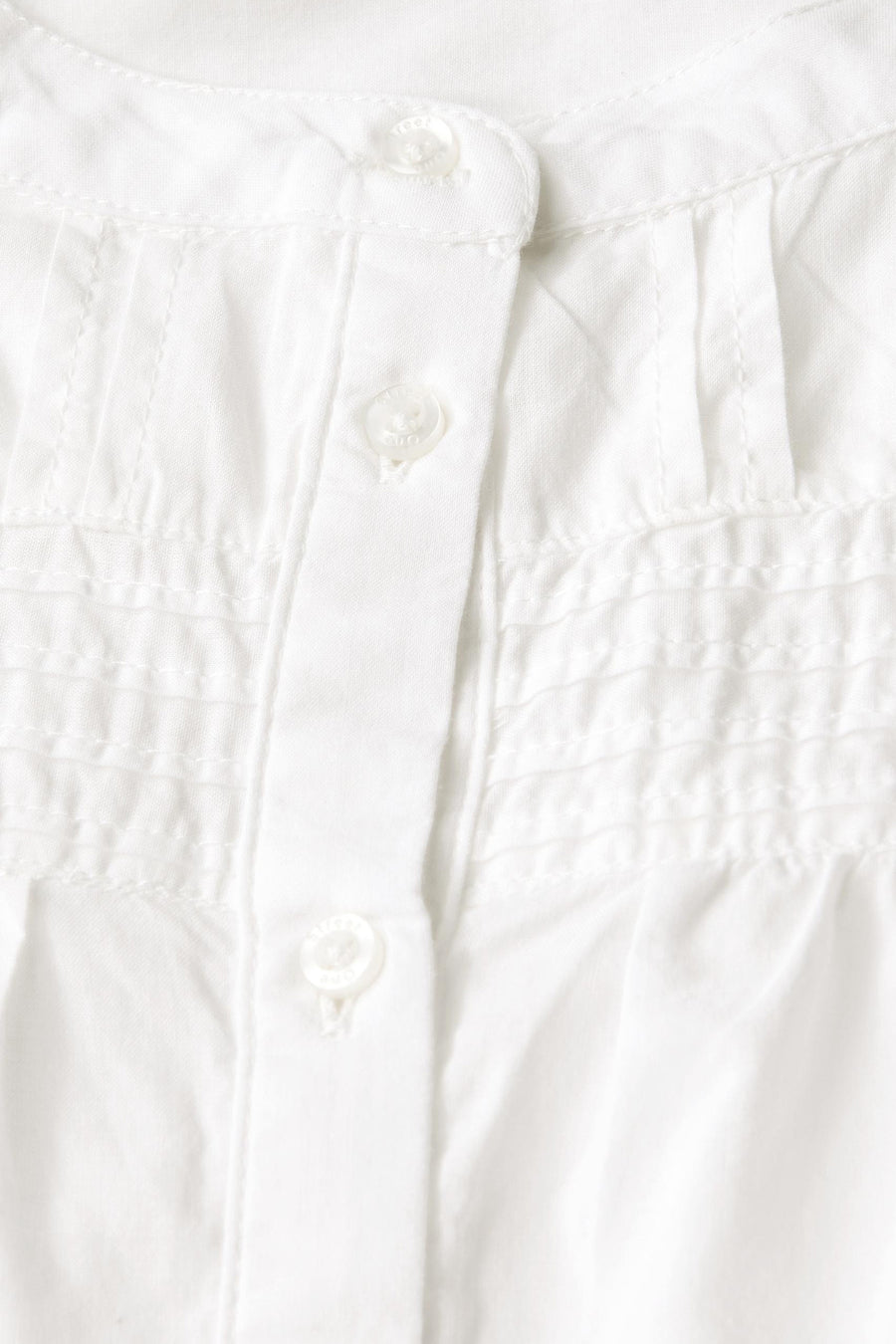 Chemisier blanc à manches longues de Street One, avec détails plissés et fermeture boutonnée.