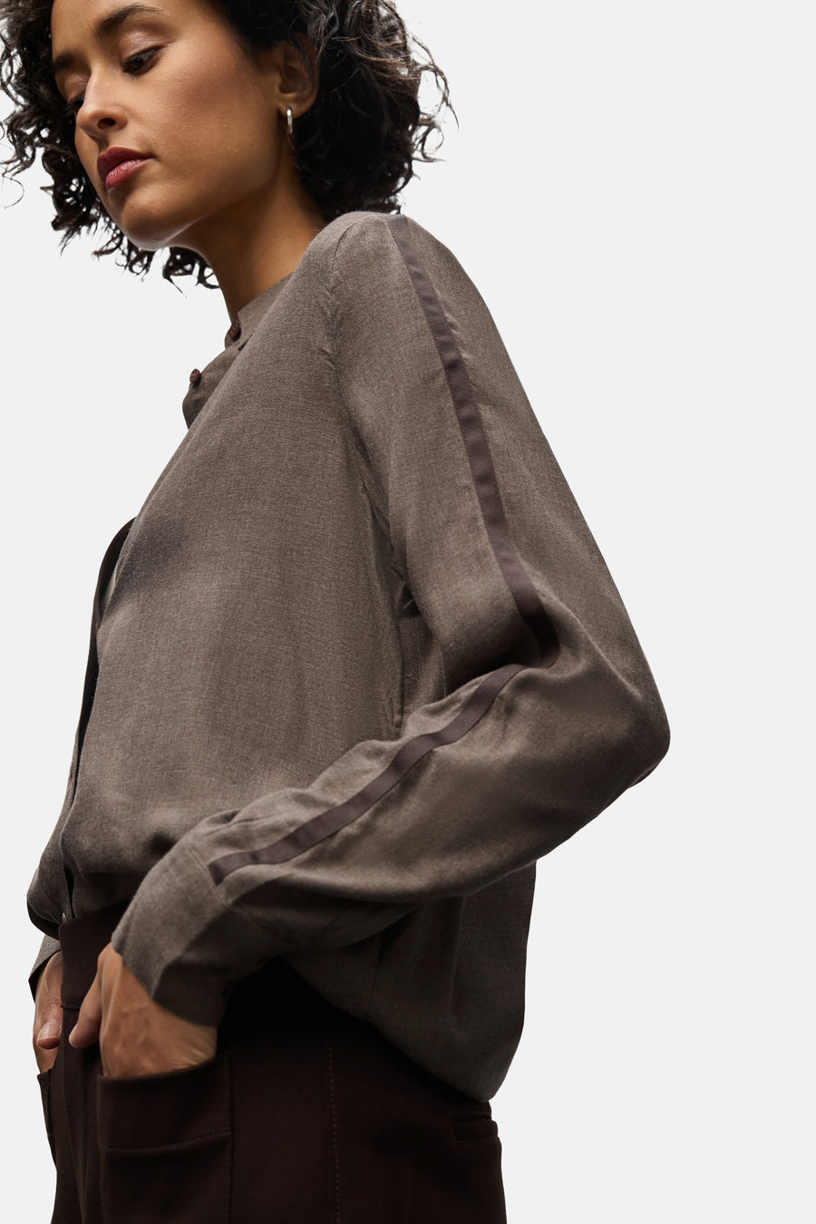 Bruine blouse met lange mouwen van Street One met streepdetails op de mouwen en knoopsluiting.
