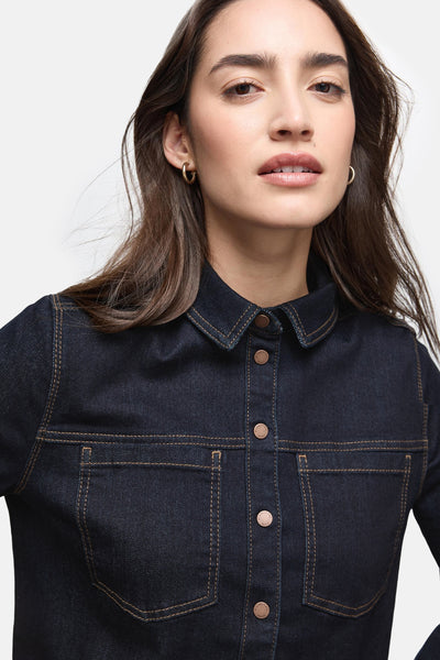 Donkerblauwe denim blouse van STREET ONE, klassieke pasvorm met borstzakken en koperkleurige knopen.
