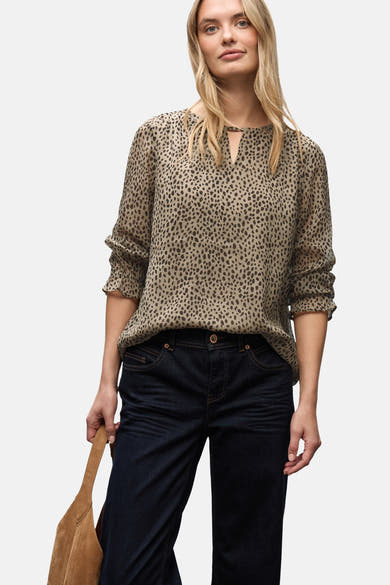 Multikleurig overhemd met lange mouwen van Street One, met dierenprint en gedragen met een blauwe jeans.