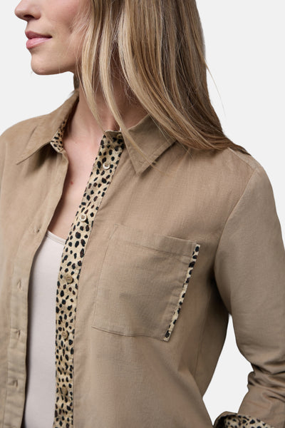 Beige blouse met lange mouwen van Street One met luipaardprint op de boorden.