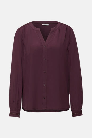 Wijnrode blouse met lange mouwen van Street One, met knopen en decoratieve details op de schouders en manchetten.