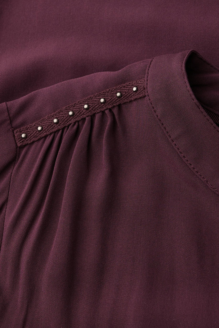 Rood overhemd met lange mouwen van Street One, met klinknageldetails op de schouders en een gladde textuur.