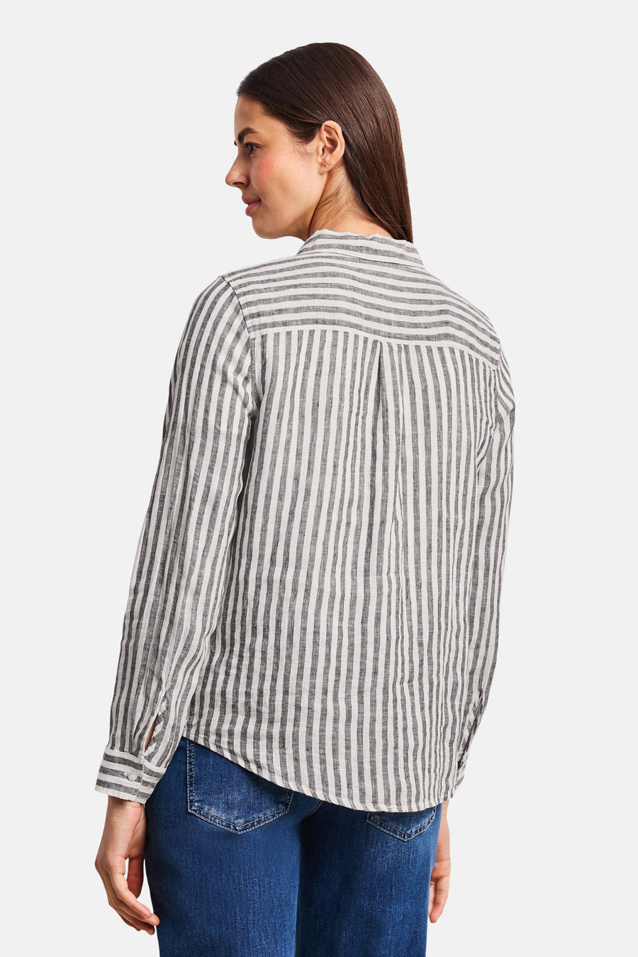 Grijs-wit gestreept overhemd met lange mouwen van STREET ONE, achterkant, met plooien in de rug en kraag, gedragen met een blauwe jeans.