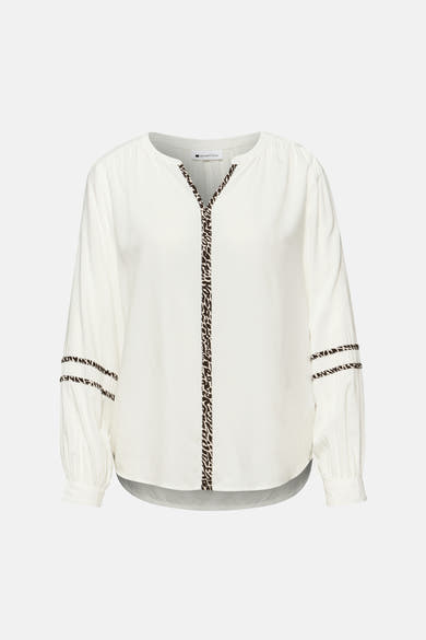 Wit blouse met lange mouwen van Street One, versierd met luipaardmotieven op de voorkant en mouwen.