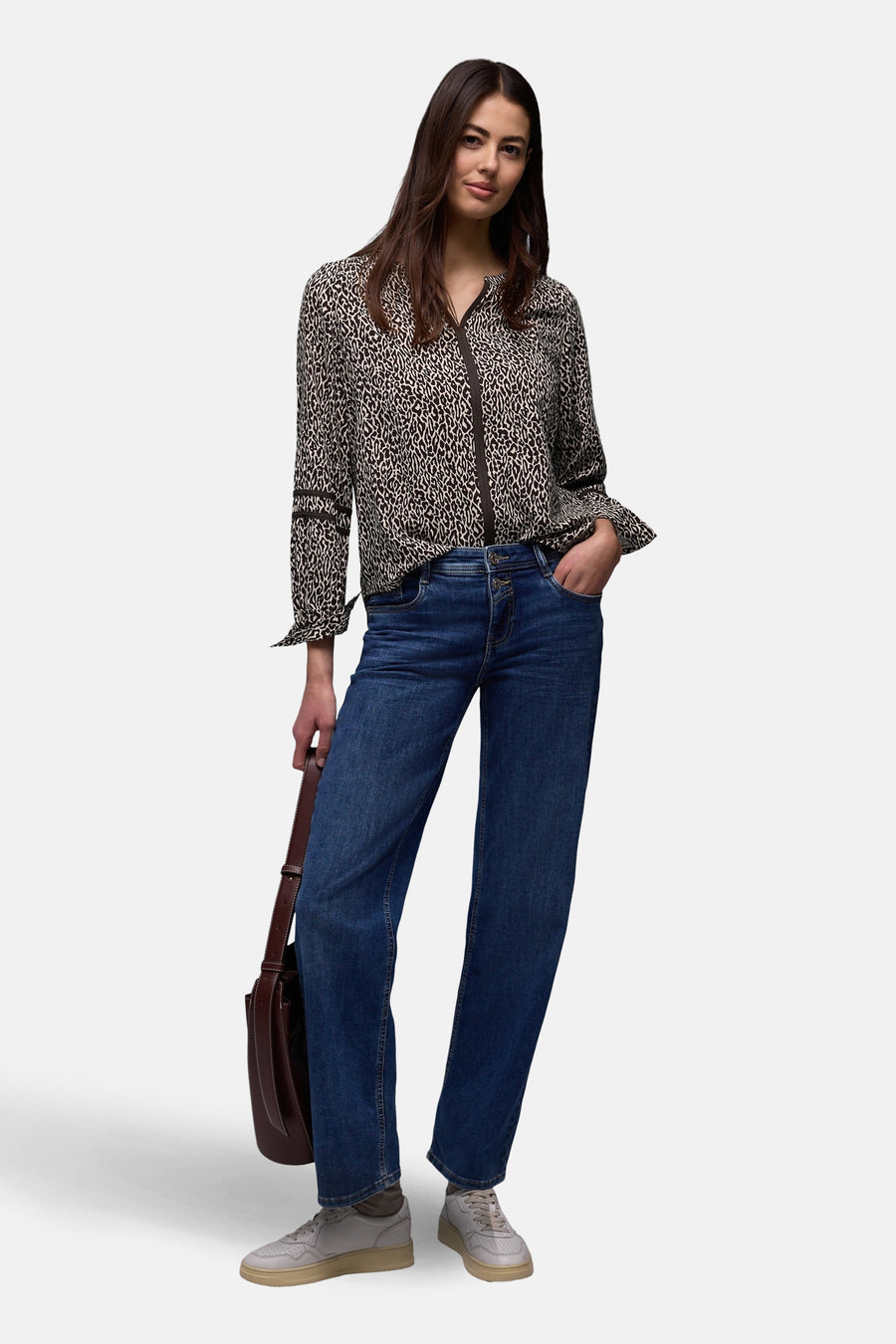 Bruine blouse met lange mouwen van STREET ONE met gespikkeld patroon en opgerolde mouwdetails.