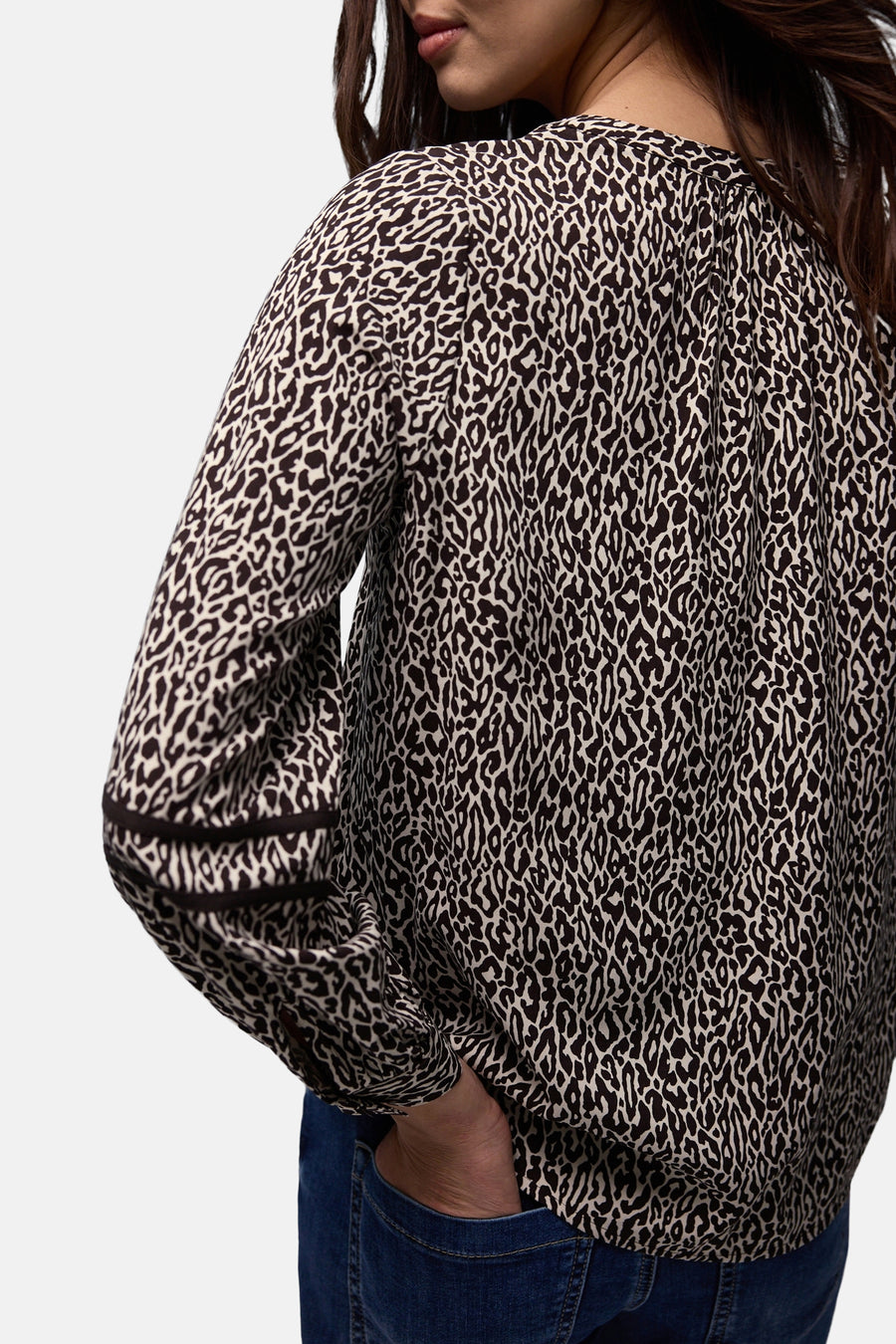 Bruine blouse met lange mouwen van STREET ONE, met dierenprint en geplooide mouwen.