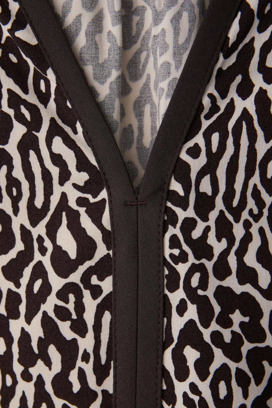 Bruin overhemd met lange mouwen van Street One met luipaardprint en V-hals.