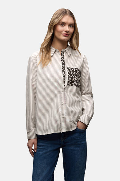 Gestreepte blouse met lange mouwen in meerdere kleuren van Street One, met dierprintzak en gedragen met een blauwe jeans.