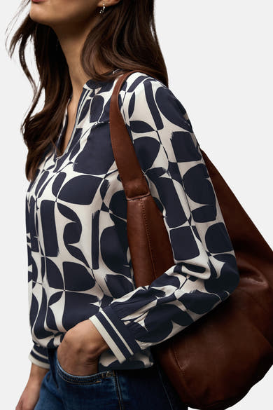 Multikleurig overhemd met lange mouwen van Street One met marineblauw geometrisch patroon en gestreepte details op de manchetten.