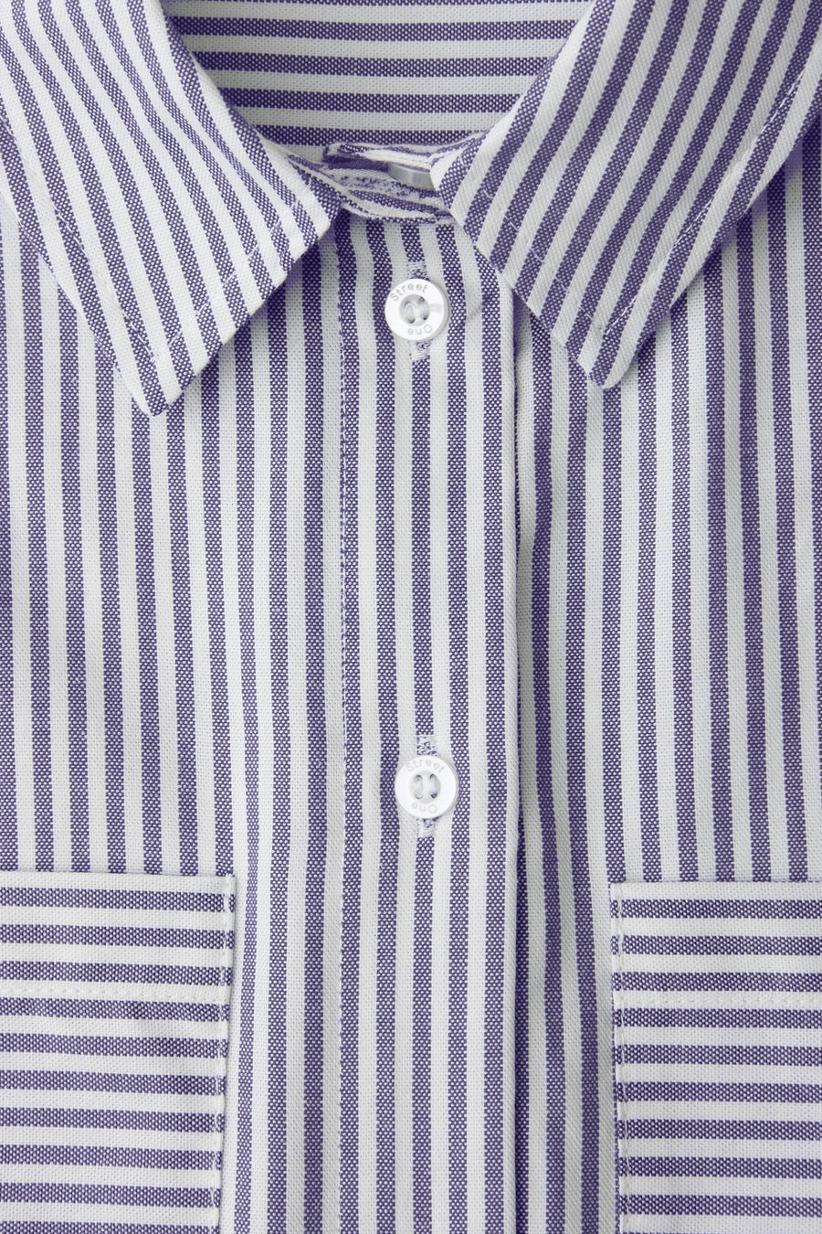 Chemise à manches longues bleue de STREET ONE à rayures verticales, avec boutons et poches sur le devant.