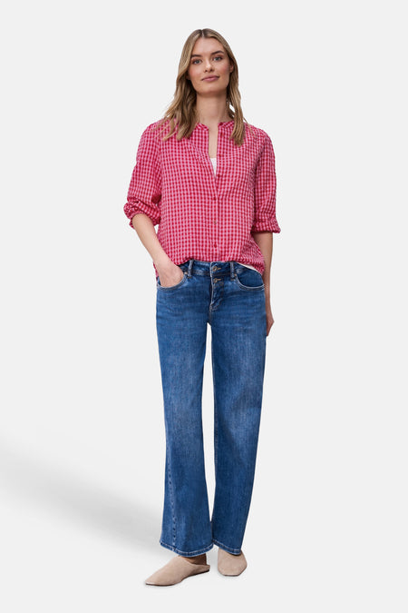 Chemise à carreaux multicolore de STREET ONE, portée avec un jean bleu et des chaussures beiges, modèle de face.