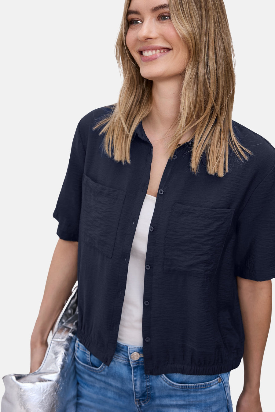 Blauw overhemd met korte mouwen van Street One, met een subtiele textuur en borstzakken met knopen.