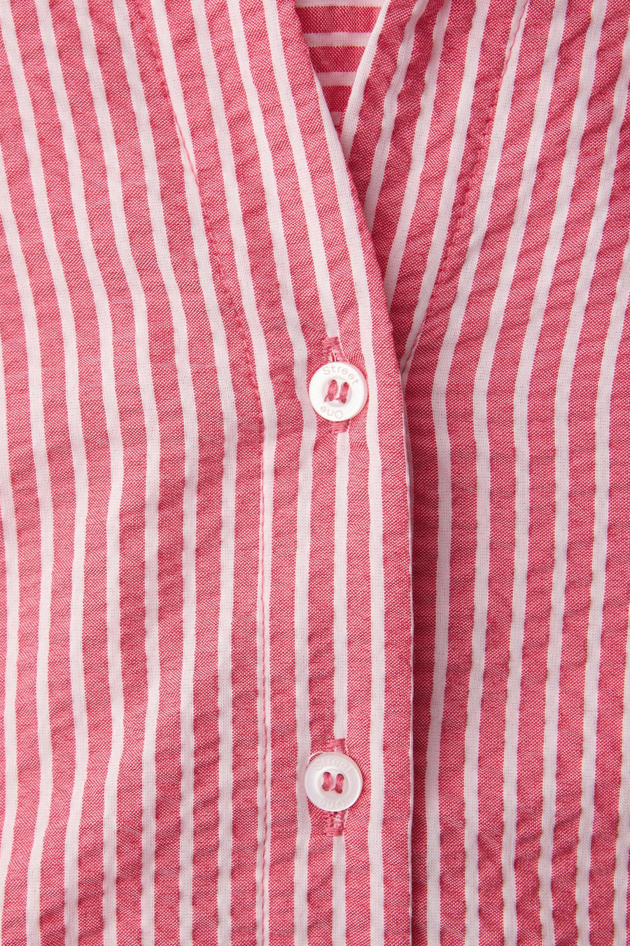 Gestreepte meerkleurige katoenen blouse van Street One, met witte knopen.