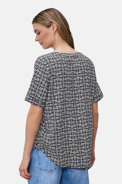 Multikleurig blouse met korte mouwen van Street One, met bloemenprint en een casual pasvorm op een lichte achtergrond.