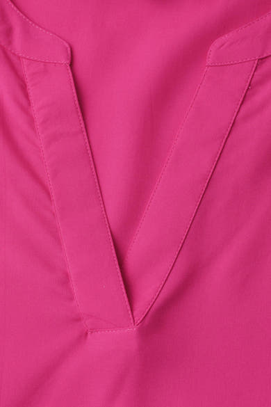 Blouse rose fuchsia de STREET ONE avec décolleté en V et coutures apparentes.
