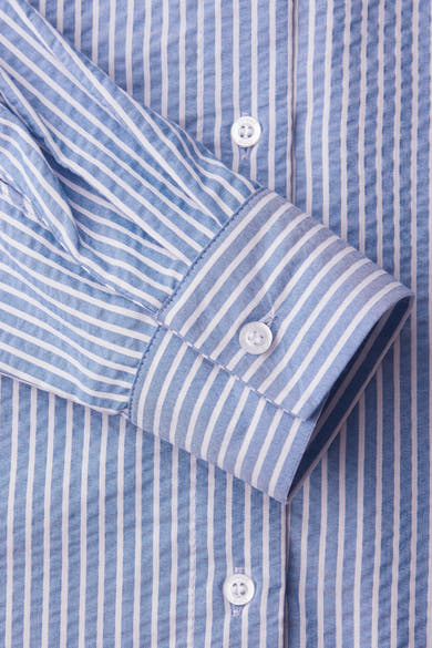 Gestreept blauw-wit overhemd van STREET ONE, van getextureerd katoen, met manchet en knopen.