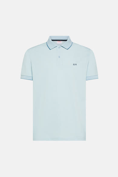 Lichtblauw poloshirt van SUN 68, met marineblauwe bies op de kraag en geborduurd AX-logo.