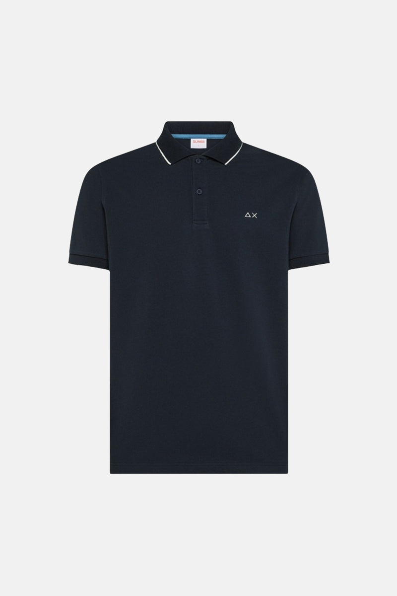 Polo bleu marine de SUN 68, avec col et bordures de manches blancs contrastants, et logo discret.