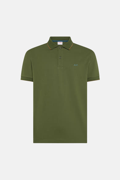 Olijfgroen poloshirt van SUN 68 met contrasterende bies op de kraag en korte mouwen.