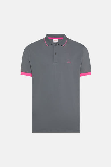 Grijs gemêleerd poloshirt van SUN 68, met roze details op de kraag en mouwen, en geborduurd logo.