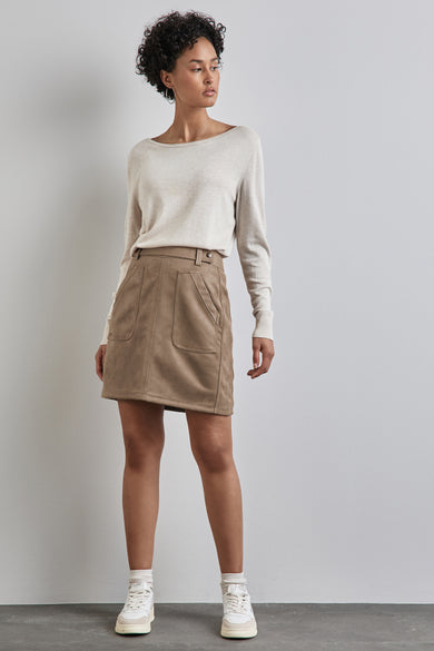 Jupe courte beige de Street One, en suédine avec poches plaquées et ceinture intégrée.