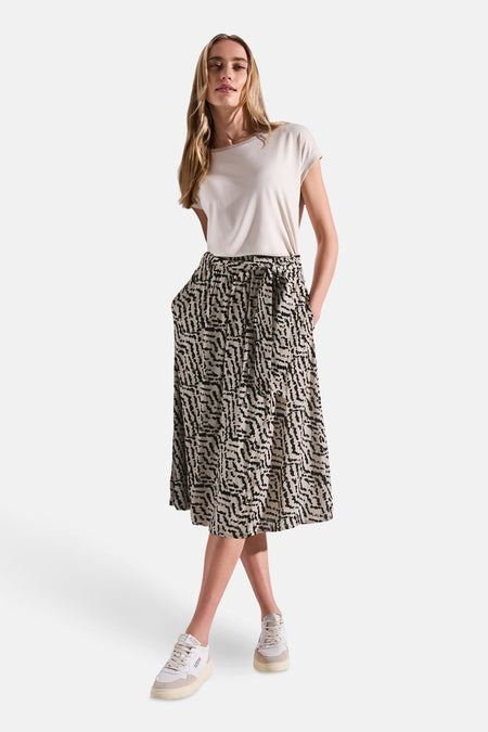 3/4 rok in meerkleurig van Street One met een zwart en beige abstract patroon.
