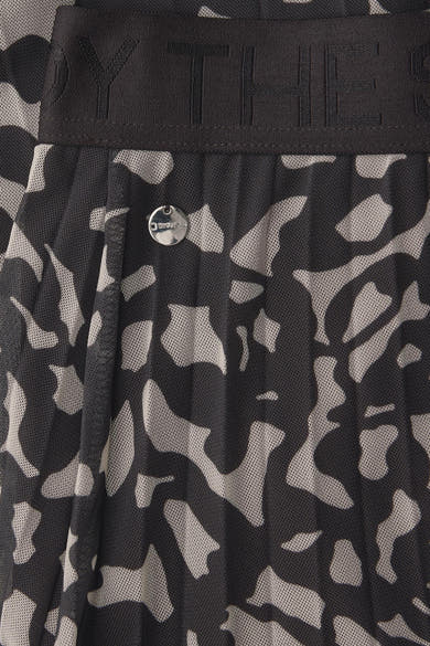 Jupe midi à motif léopard brun et noir par Street One, avec badge logo métallique.
