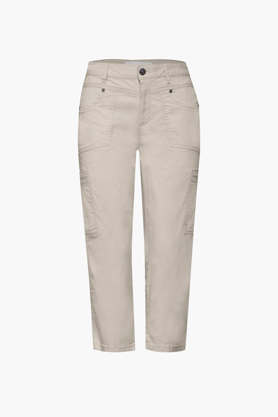 Pantalon cargo beige de Street One, avec poches cargo latérales et détails de surpiqûres.