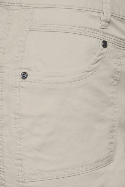 Pantalon cargo beige de Street One avec poche plaquée, couture décorative et bouton.