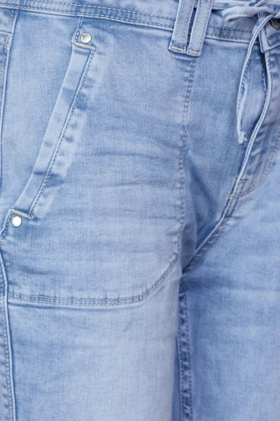 Jean boyfriend en denim bleu clair de Street One avec poches et cordon de serrage.