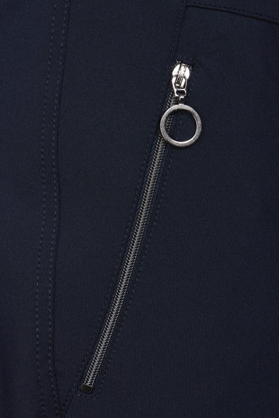 Blauwe cargobroek van Street One met een zilverkleurige diagonale ritssluiting en decoratieve stiksels.