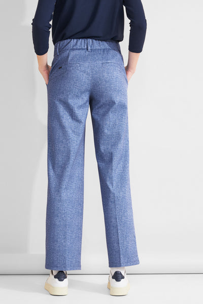 Pantalon de costume bleu par STREET ONE, avec texture discrète et coupe droite, vu de dos.