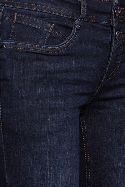 Jean skinny en denim bleu foncé de Street One, avec surpiqûres contrastées couleur tabac.