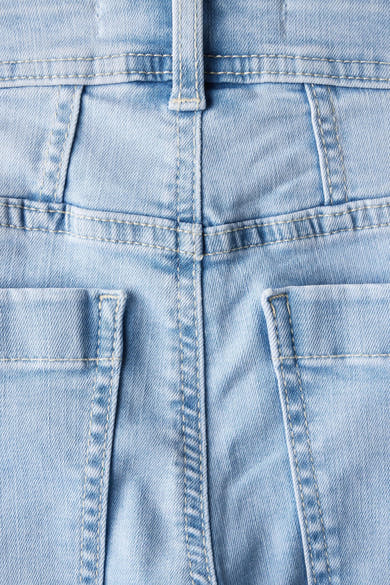 Slim jeans in lichtblauw denim van STREET ONE, met zichtbare stiksels en achterzakken.