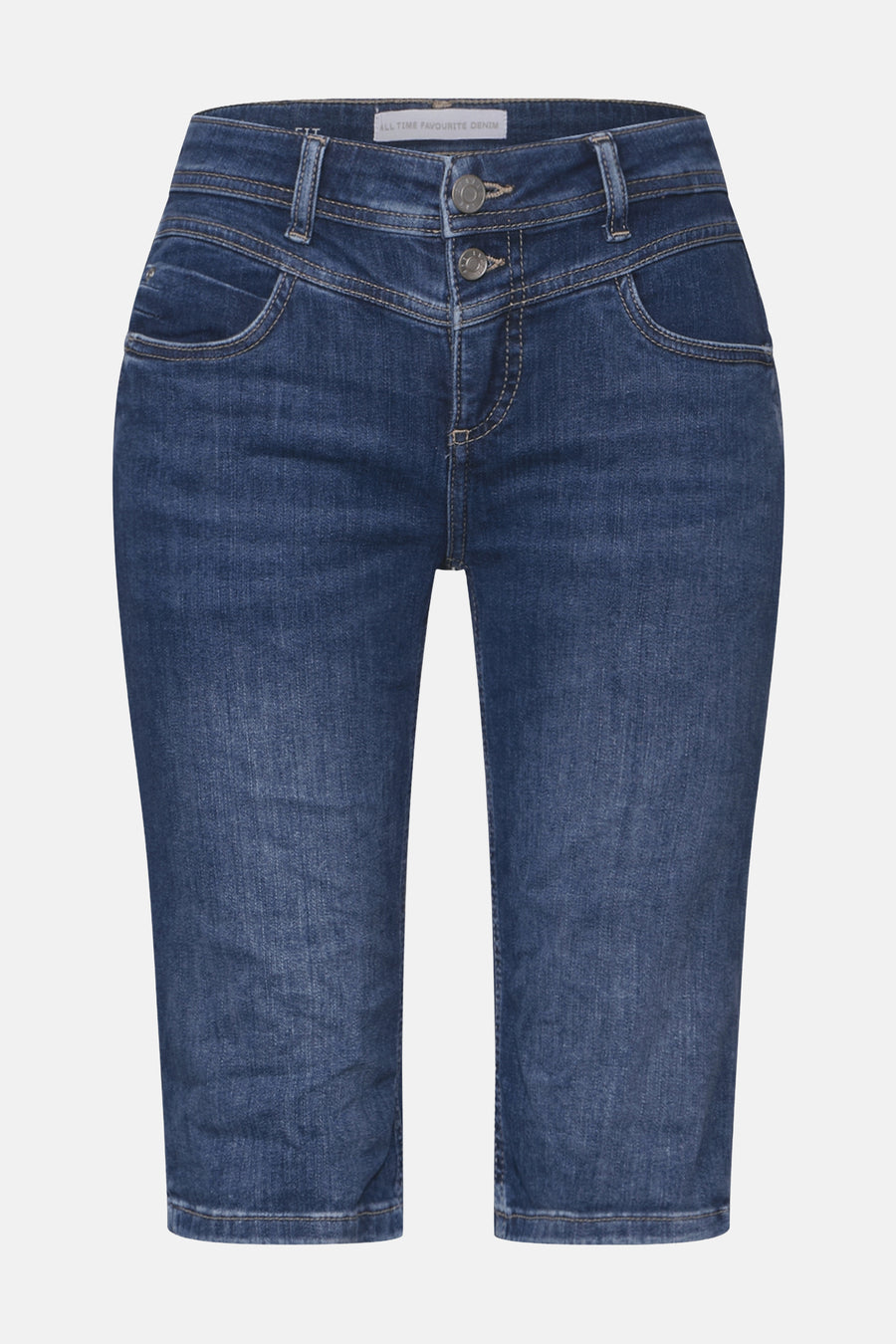 Bermuda en denim bleu moyen de Street One, avec une taille haute à double bouton et des poches avant arrondies.