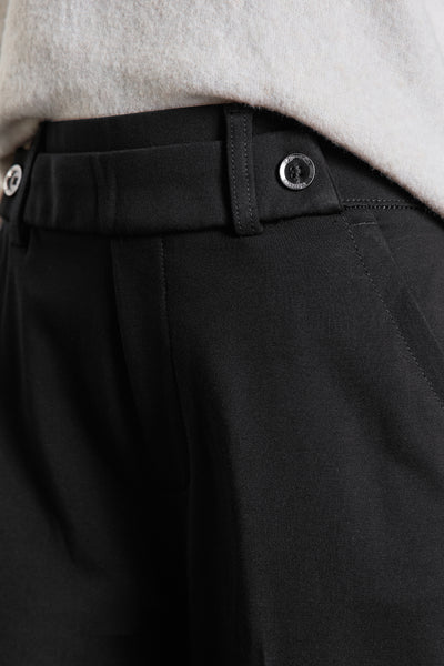 Pantalon de costume noir de Street One, avec passants de ceinture et bouton décoratif.
