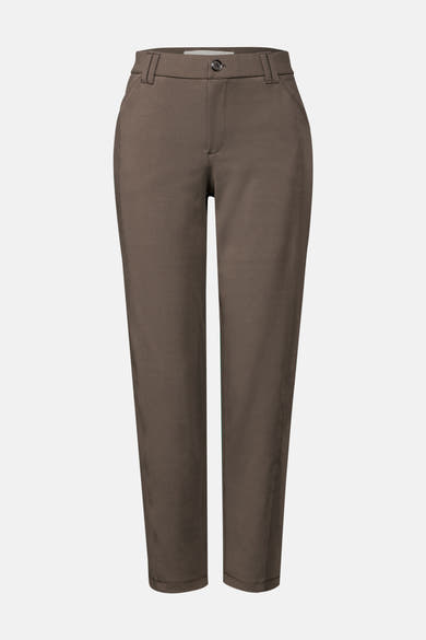 Bruine chino van STREET ONE, rechte broek met riem en knoop.