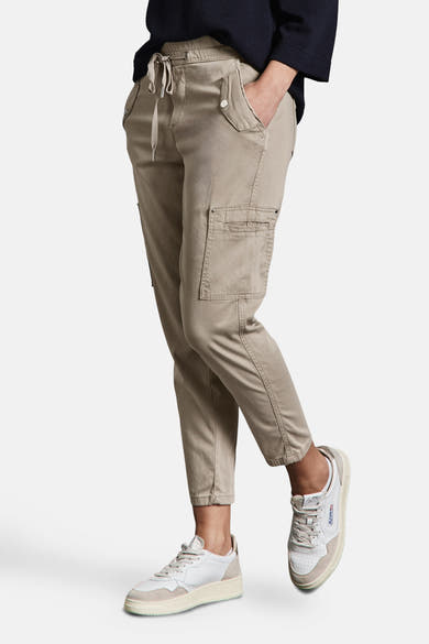Beige cargobroek van Street One met zijzakken en trekkoord in de taille.