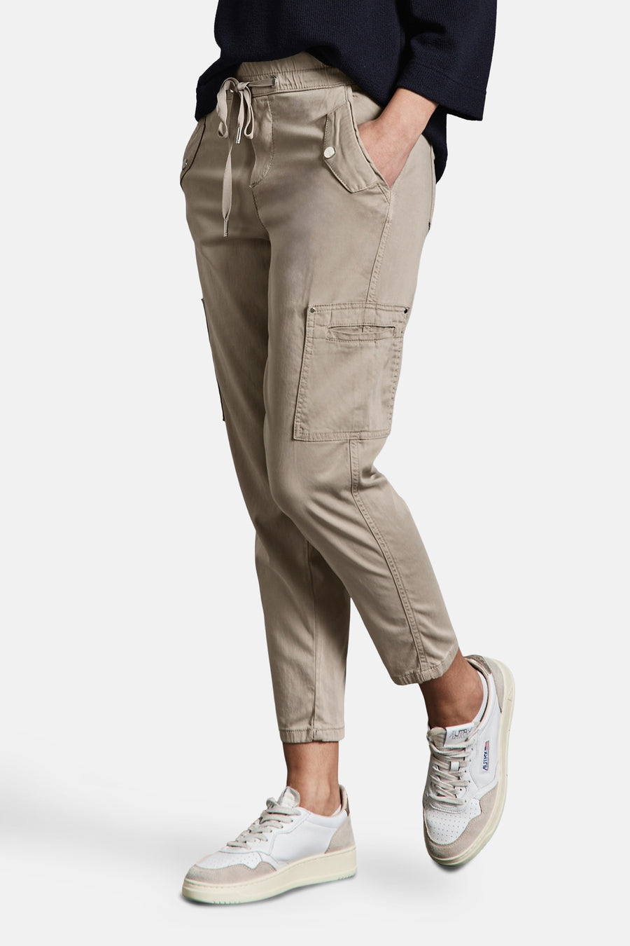 Beige cargobroek van Street One met zijzakken en trekkoord in de taille.