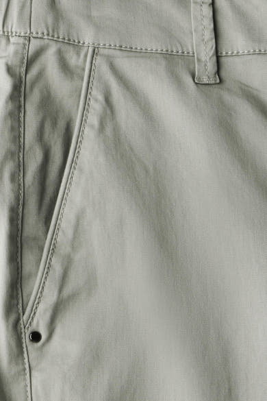 Chino vert par STREET ONE, détail poche et passant de ceinture visibles.