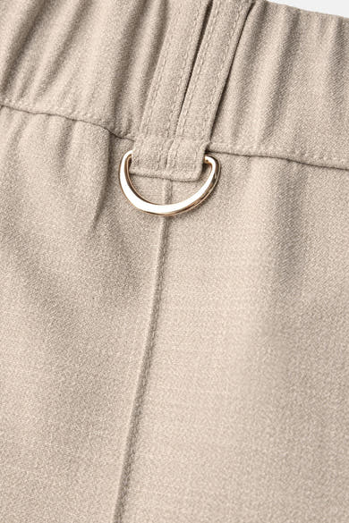 Beige broek van STREET ONE met een decoratieve goudkleurige metalen gesp.