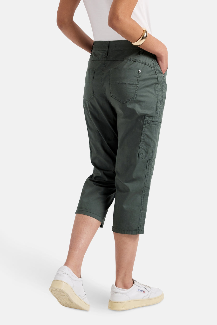 Pantalon cargo vert de STREET ONE, avec poches latérales et détails de couture au dos.